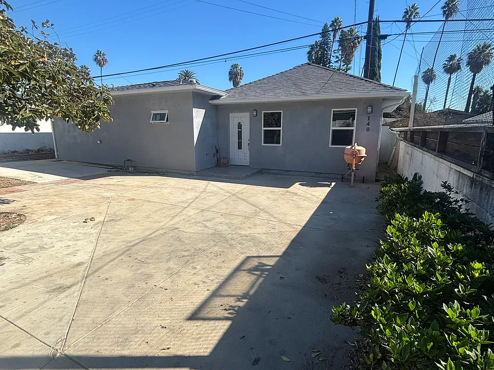 140 S Serrano Ave