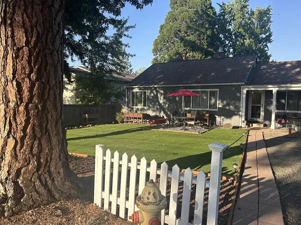 706 Normal Avenue — Photo 3