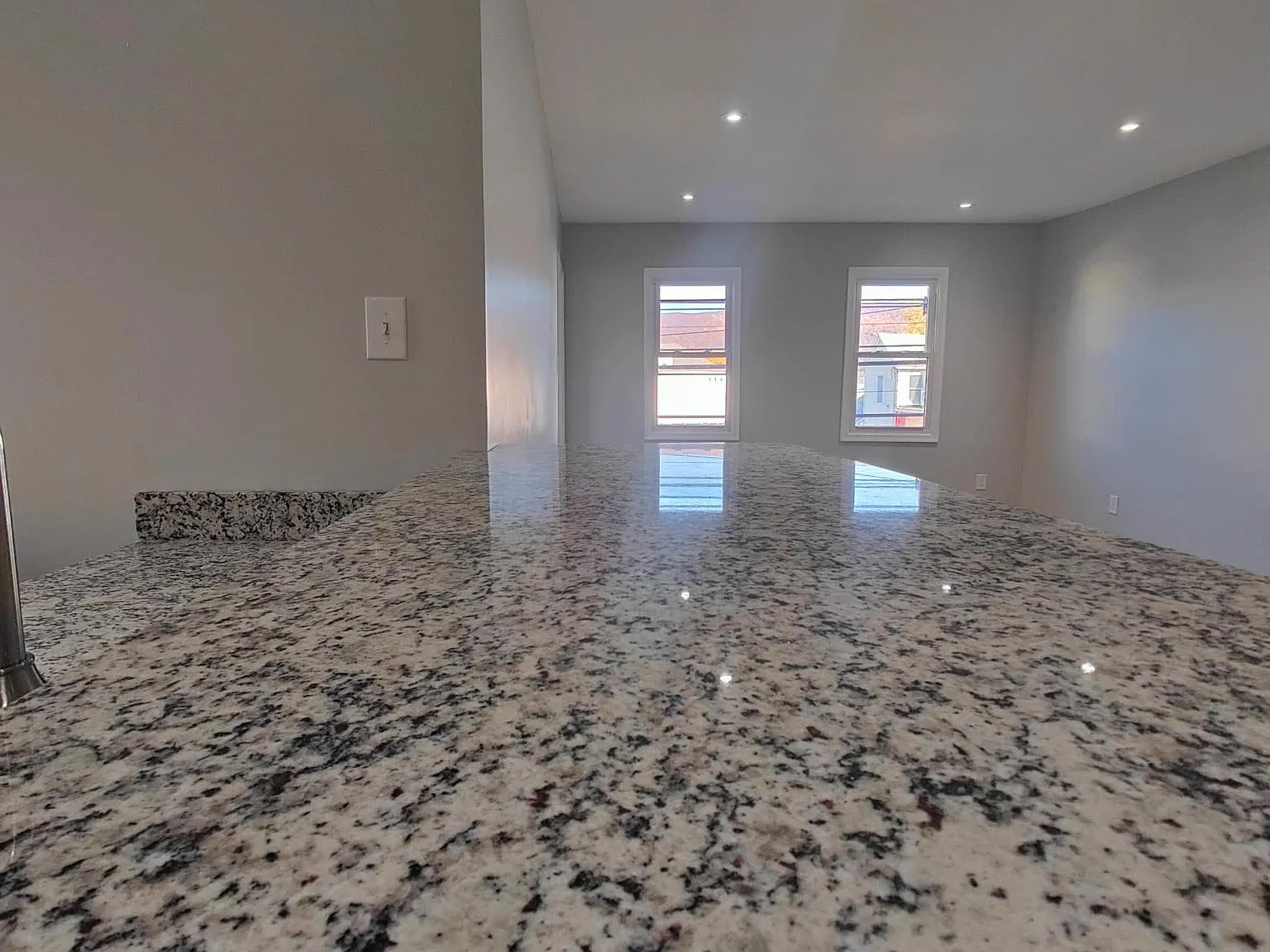 2 bed, 1200 sqft, $1,600 — Photo 3