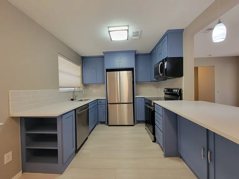 4724 Laurel Ln — Photo 4