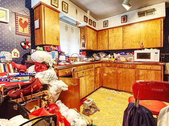 4th image of 1105 Alann Dr