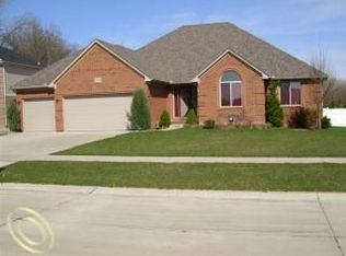 32800 Kathleen Dr, Chesterfield, MI 48047