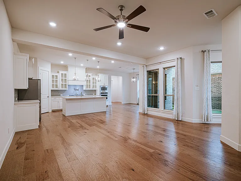 7827 Piedmont Ave — Photo 8