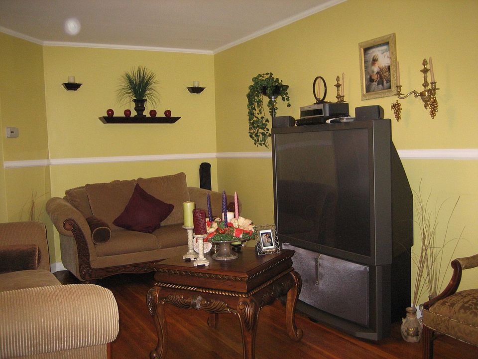 livingroom from  door
