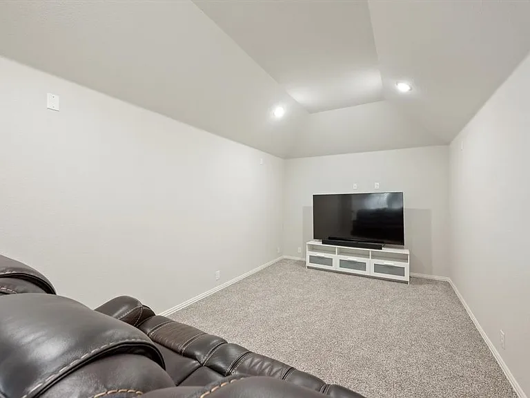 5038 Ridgegate Ln — Photo 2