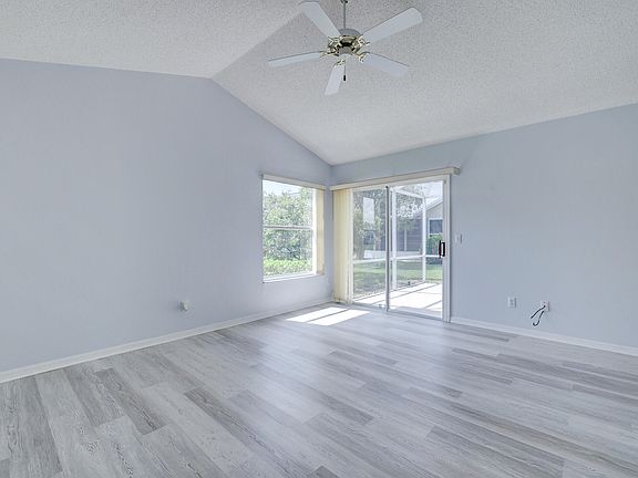 5th image of 4276 SE Brittney Circle