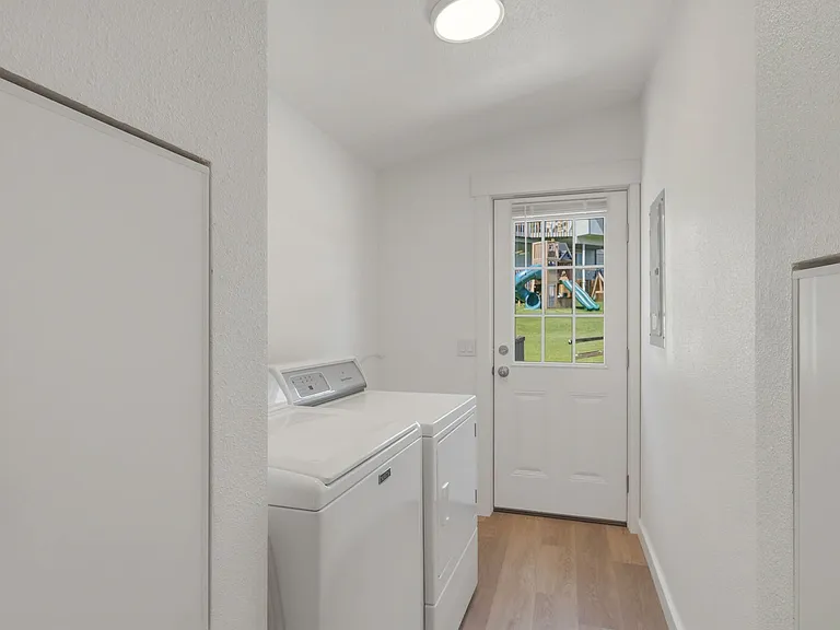 2474 Lemaister Ave — Photo 13