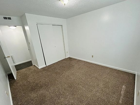 5th image of 100 Walnut Tree Dr #D