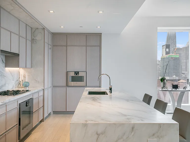 138 E 50th St #35A — Photo 7