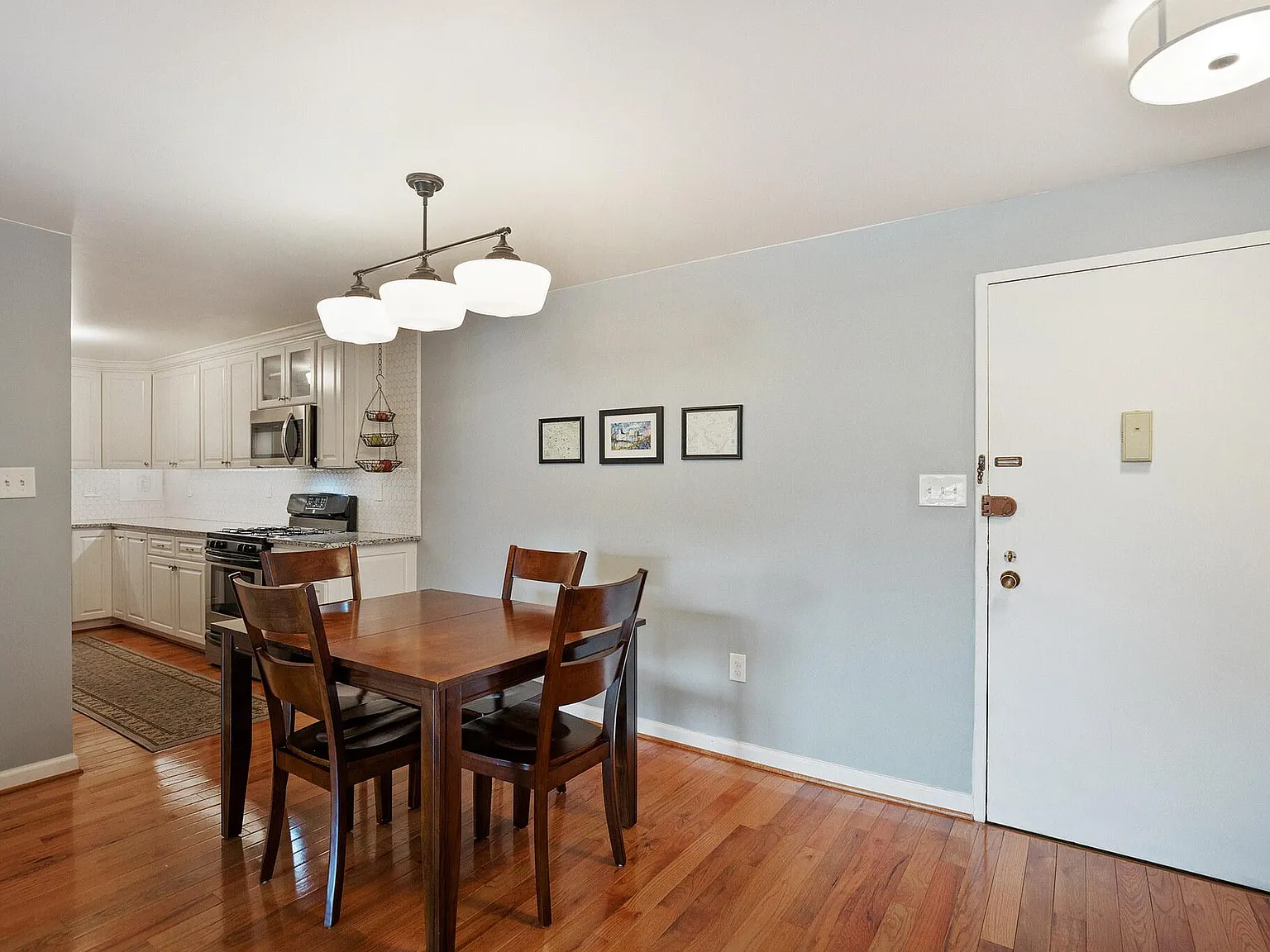 1 bed, 748 sqft, $2,400 — Photo 4