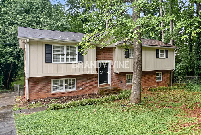 1044 Baker Ln — Photo 2