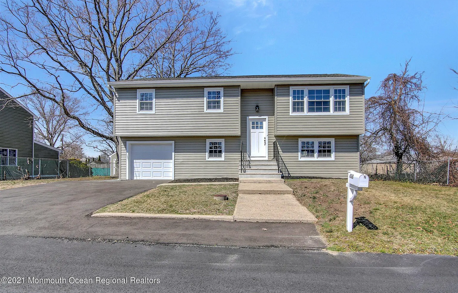 828 Anchor Ave photo 1