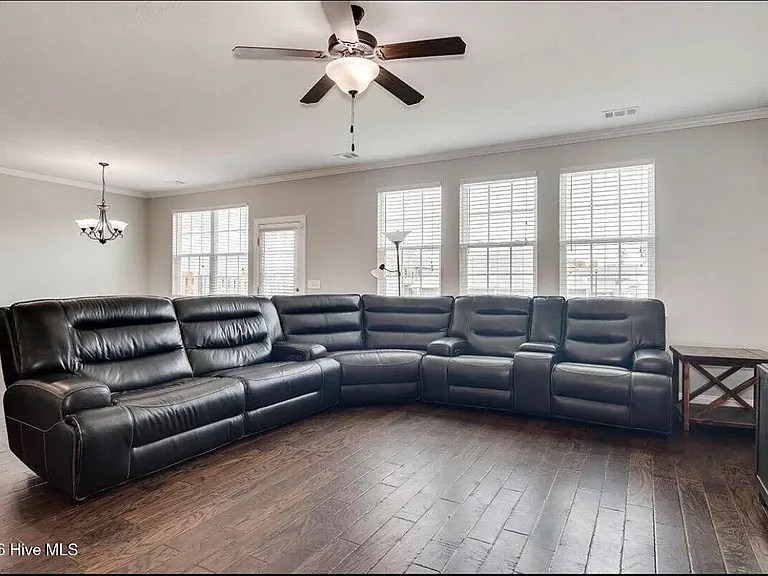 470 Brantley Cove Cir — Photo 9