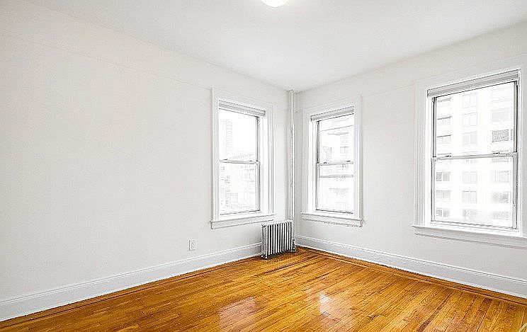 1st image of 190 Norfolk St APT 1A