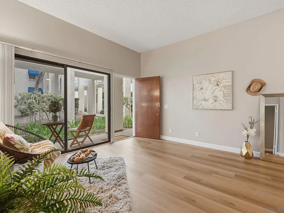 8320 Regents Rd #1-I