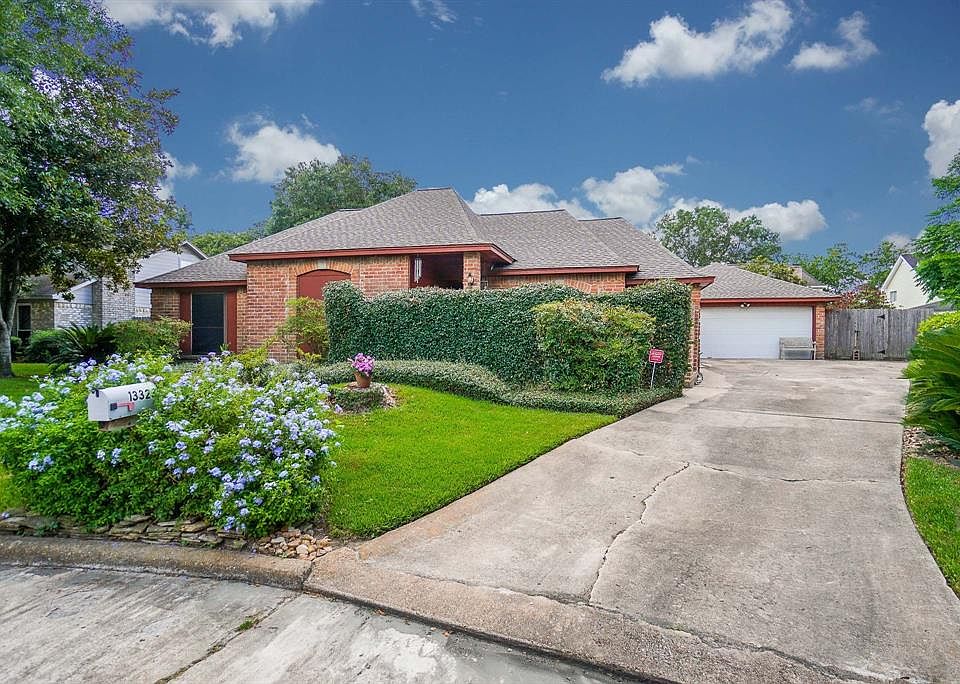1st image of 13323 Campos Dr