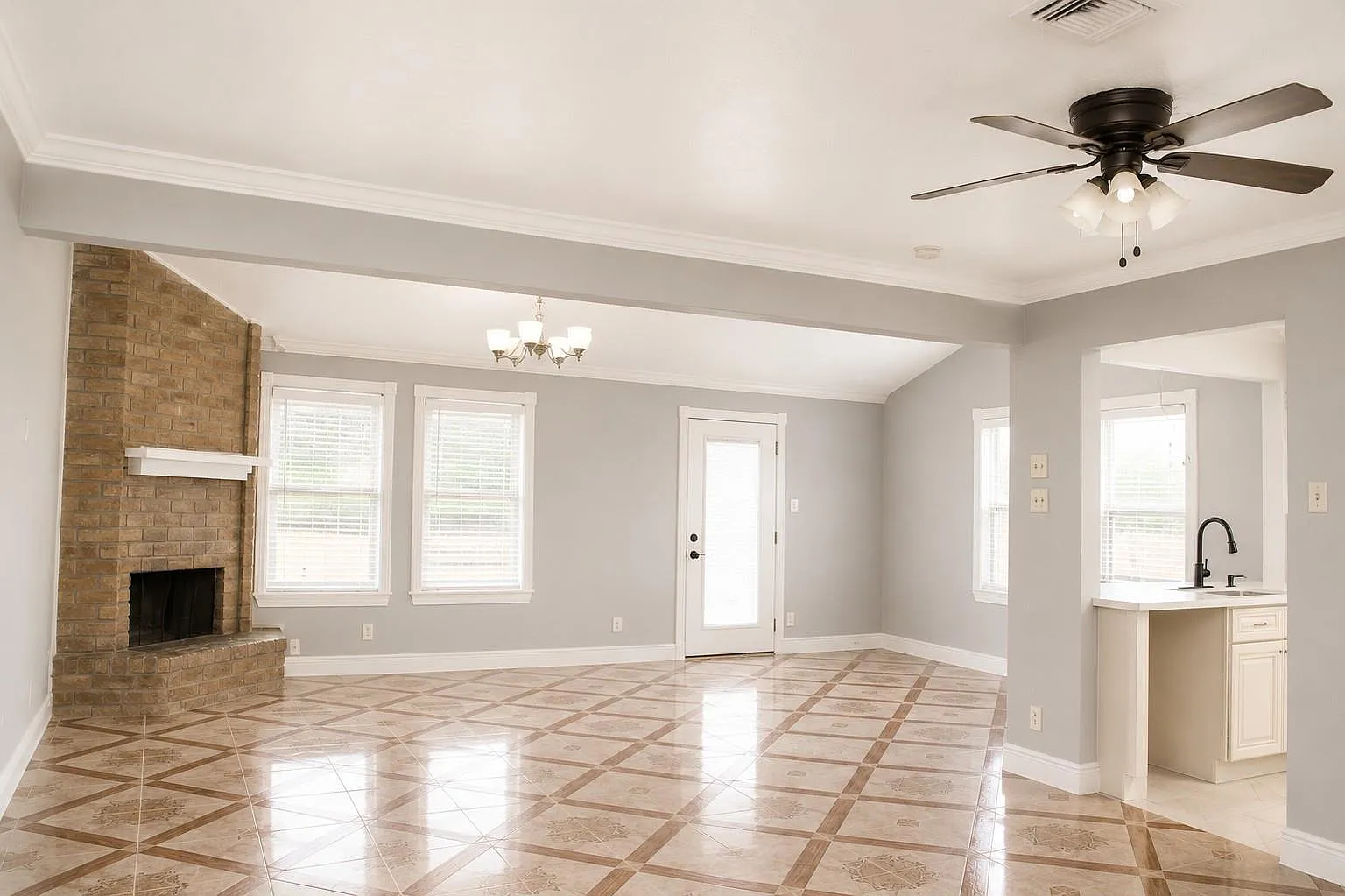 3 bed, 2.0 bath, 1497 sqft, $2,100 — Photo 4