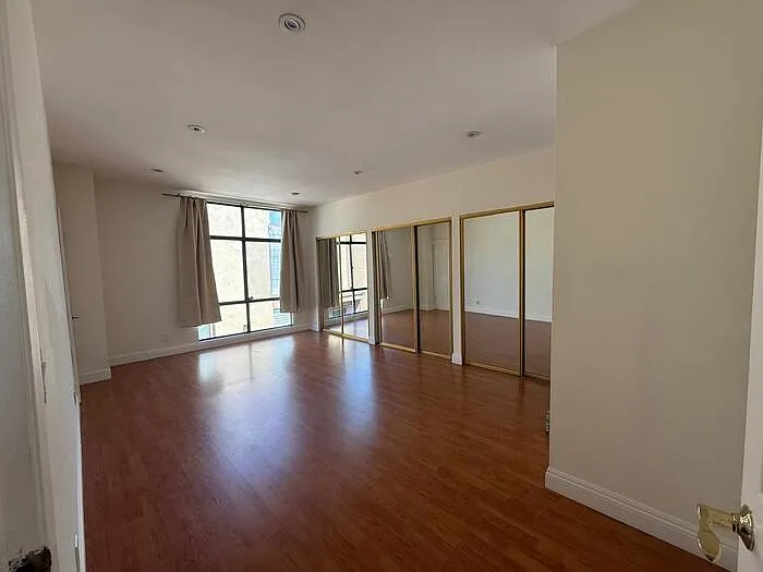 14912 Dickens St #13 — Photo 7