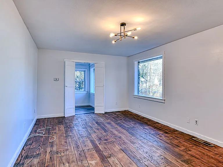 19 Innis Ave — Photo 4