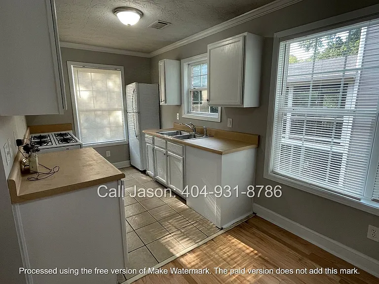 250 Stafford St NW #B — Photo 8