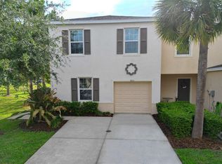 9851 Hound Chase Dr, Gibsonton, FL 33534