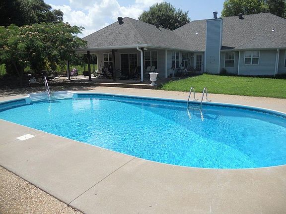 3rd image of 1406 Twin Lakes Dr