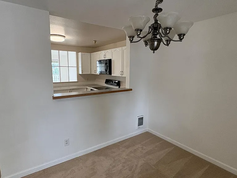 901 Sunset Blvd NE #C310 — Photo 4
