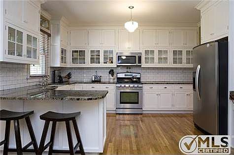 2nd image of 410B Chesterfield Ave
