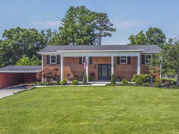 209 Summit Dr, Maryville, TN 37804