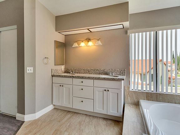3rd image of 10732 Opal Ave