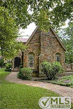2nd image of 1317 Thomas Pl