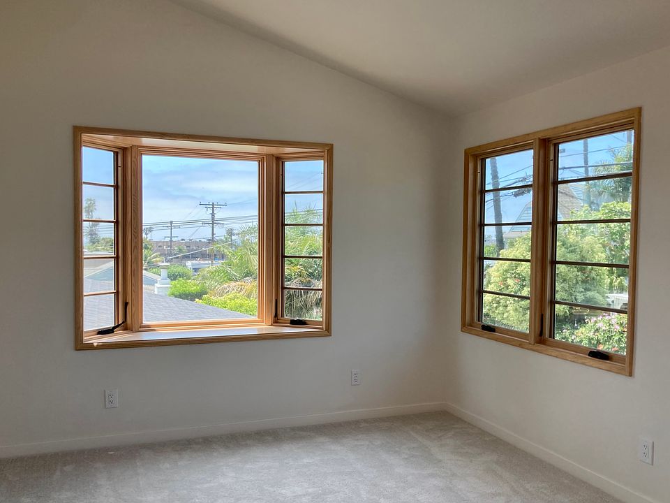 Light from two sides, vaulted ceiling in the living room