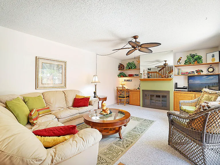 825 Center St #11C — Photo 5
