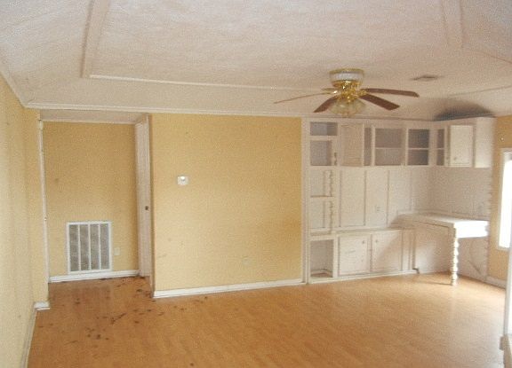 4th image of 1229 W Vine St