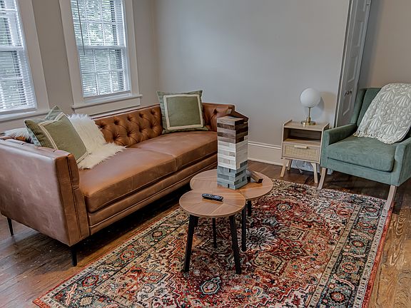 3rd image of 1504 W Friendly Ave APT B