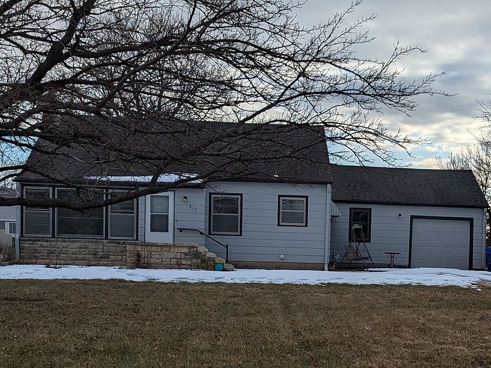 1st image of 815 W Grand Ave