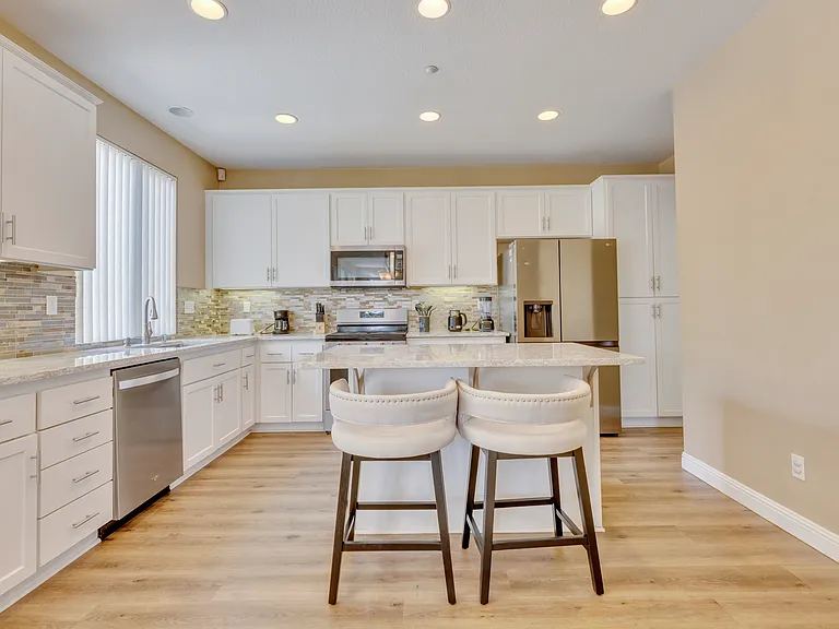 7476 Peppertree Ln — Photo 3