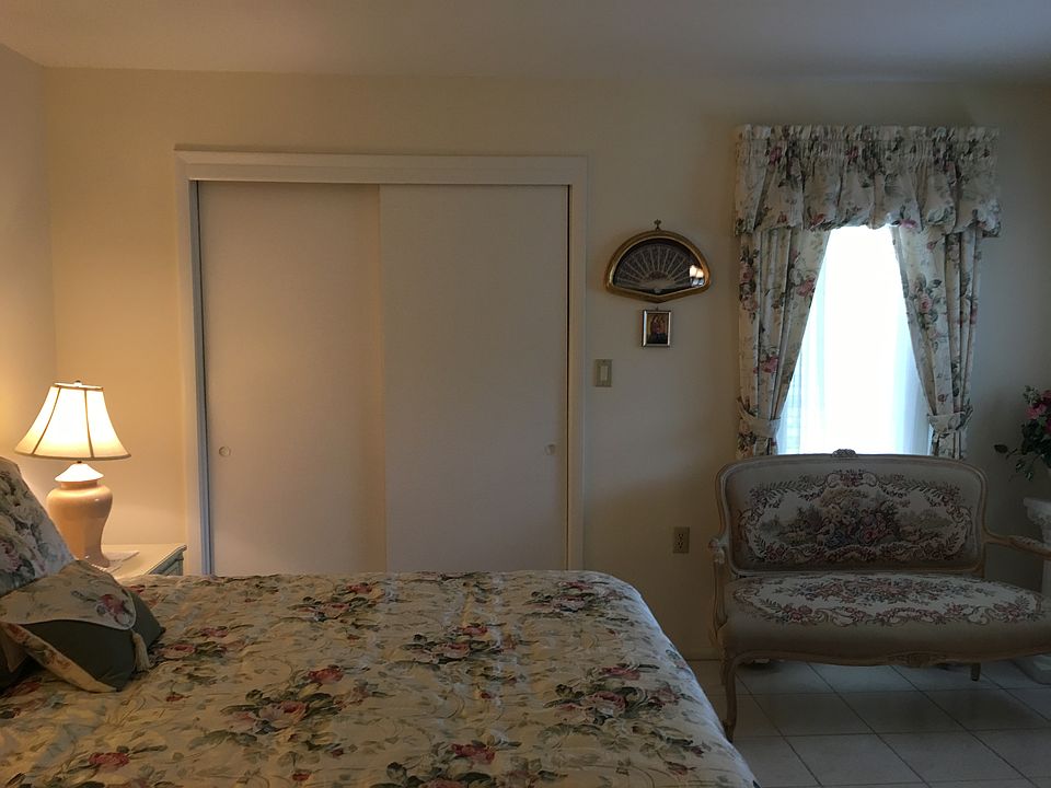 1st image of 7400 College Pkwy APT 6C