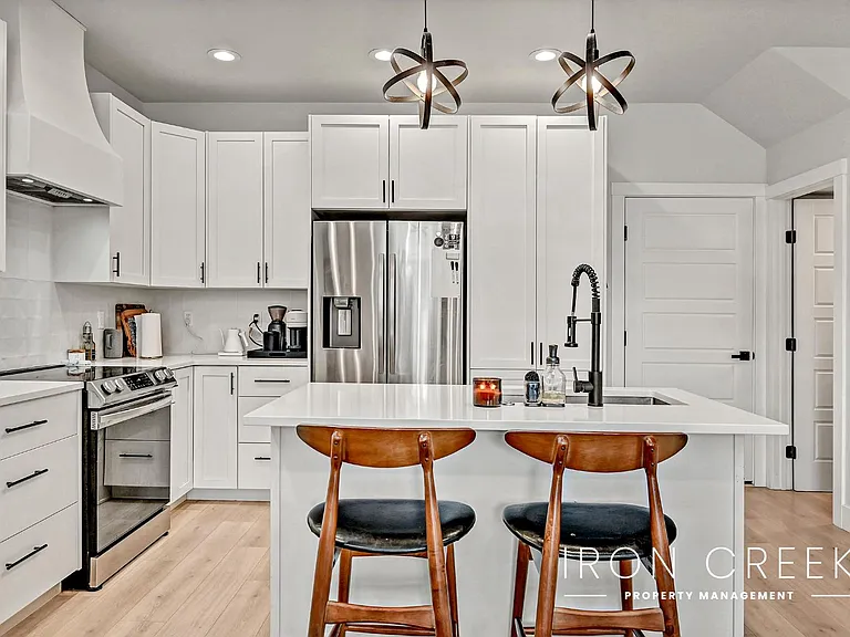 2928 W Davis St — Photo 2
