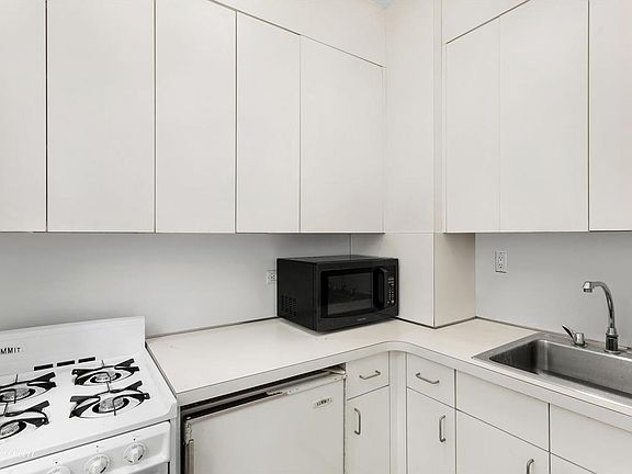 4th image of 310 E 49th Street 5b #5B