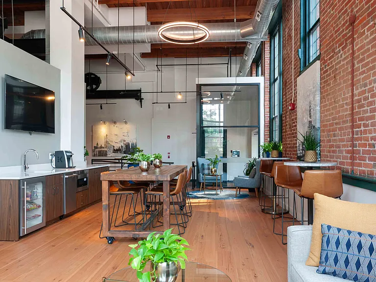 Logan Lofts — Photo 11