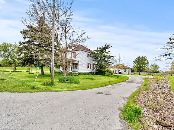 2nd image of 1068 Niagara Stone Rd