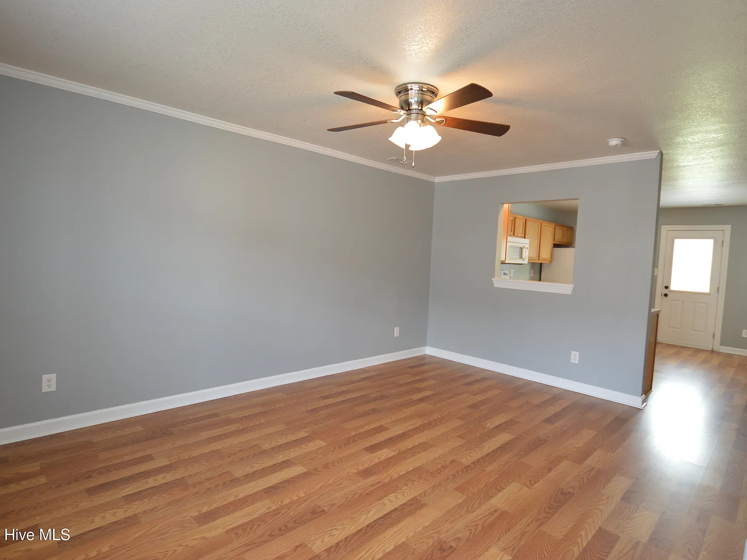2 bed, 1.5 bath, $1,200 — Photo 2
