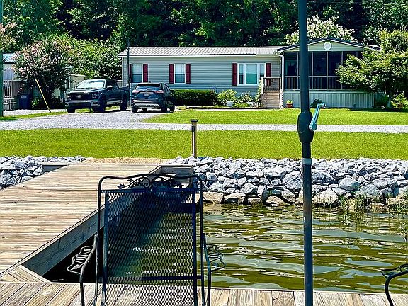 2nd image of 225 Spring Dr