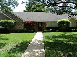 912 S Colonial Dr, Cleburne, TX 76033