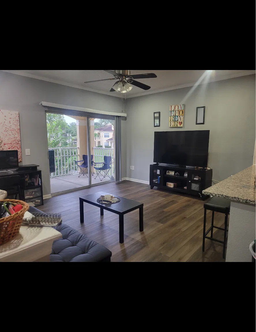 1 bed, 869 sqft, $1,350 — Photo 4