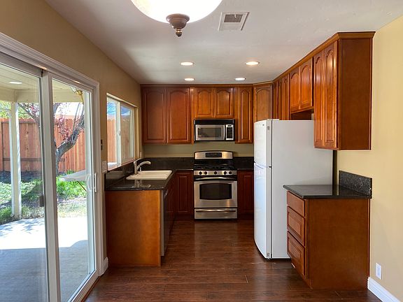 3rd image of 8308 Bardmoor Ct