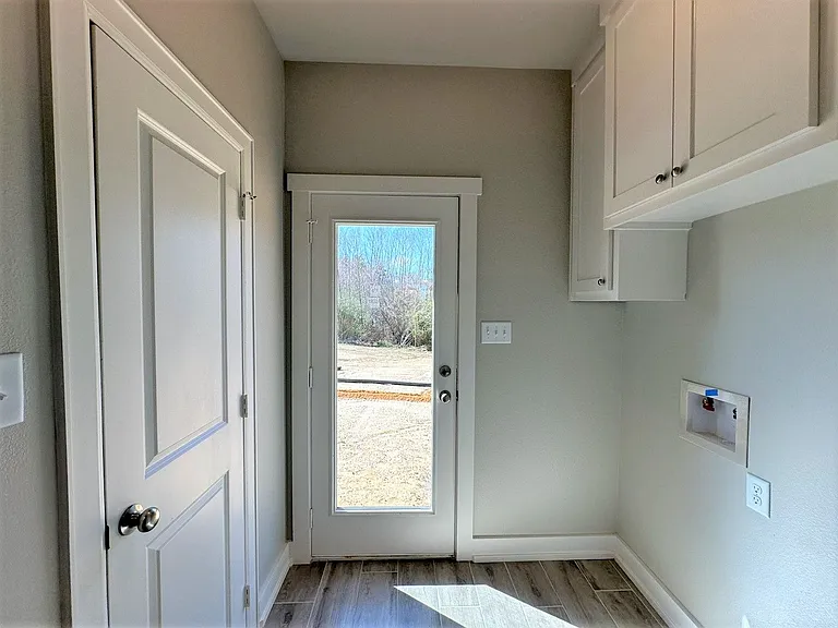 205 Lindsey Ln — Photo 9