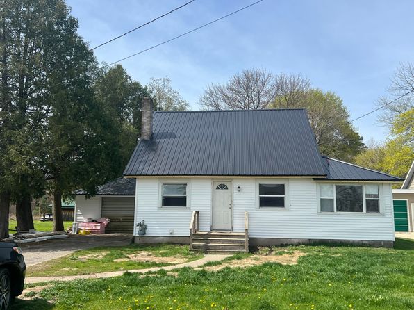 9835 N Greenville Rd, Lakeview, MI 48850
