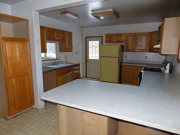 4th image of 1070 Bartonsville Woods Rd